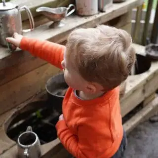Mud kitchen play Mud kitchen play